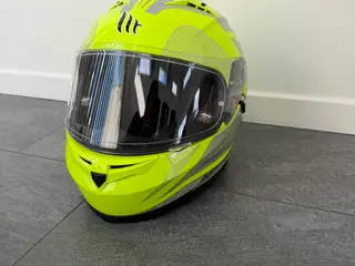 Hjelm som ny - MT Helmets