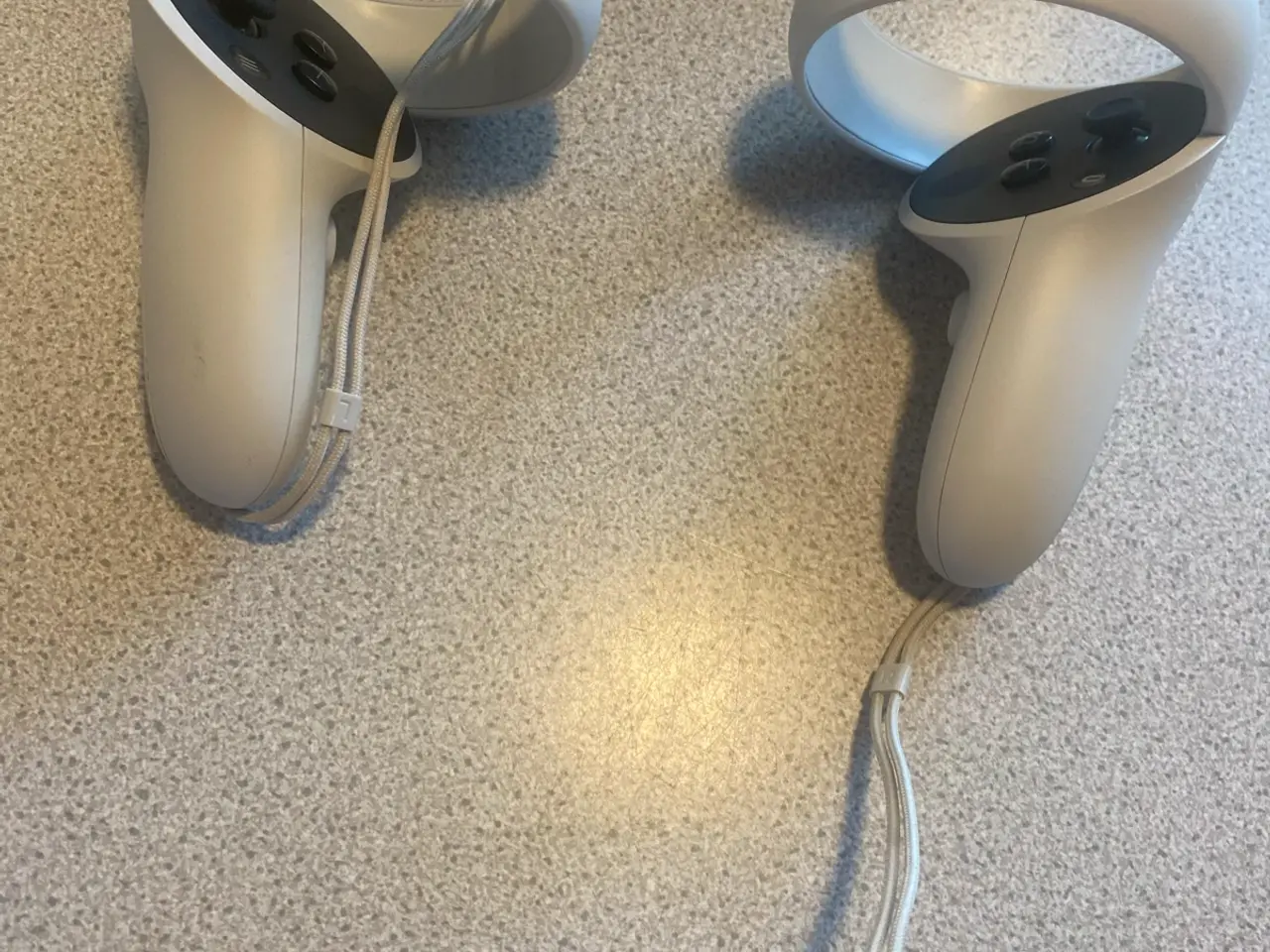 Billede 2 - Vr briller Meta Quest 2 med 2 controller hvid