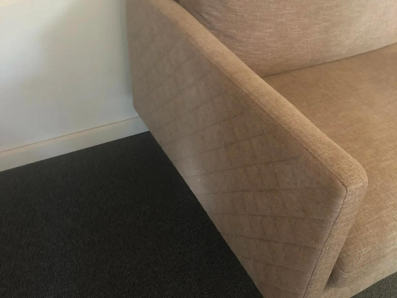 Billede 4 - 🛋️ Flot Sicilia 3-personers sofa – sandfarvet