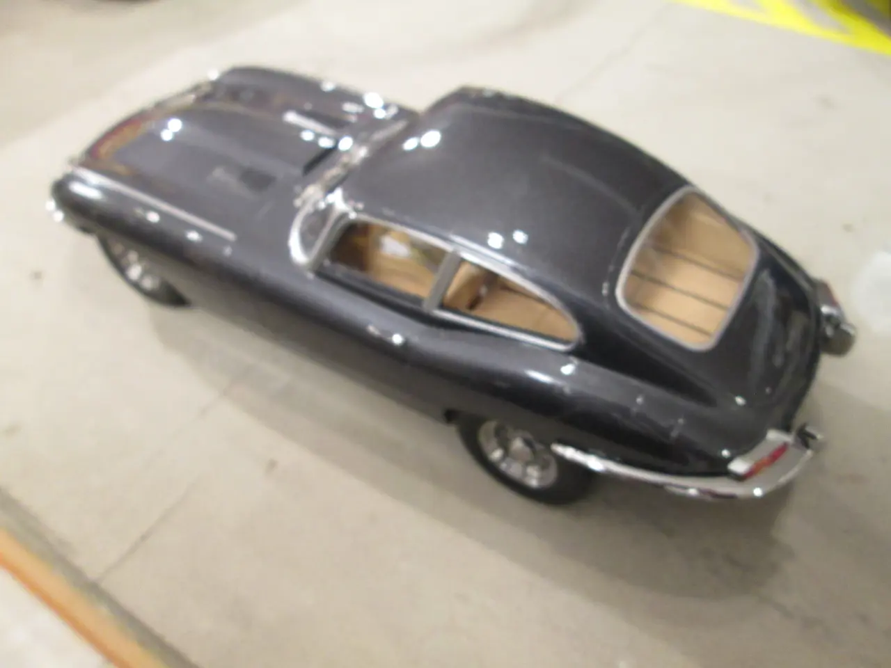 Billede 4 - Modelbil Jaguar E-Type KK-Scale 1:18