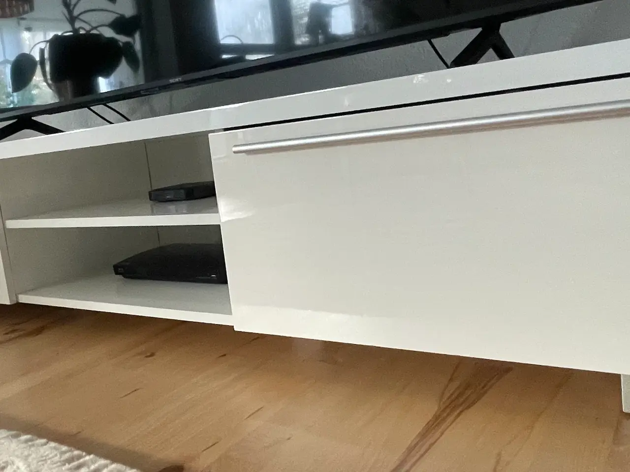 Billede 3 - Højglans TV-bord sælges