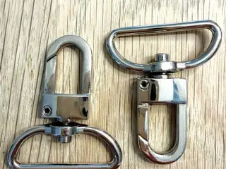 Fine karabinhager / taskelåse med D-ring (2 stk.)
