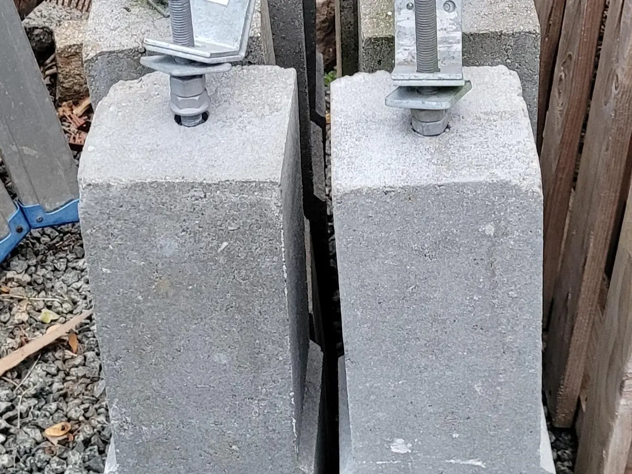 Billede 3 - Stolpesten i beton.