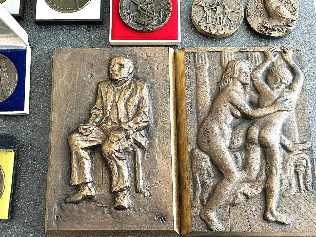 Billede 5 - Anders Nyborg medaljer og relieffer af bronze