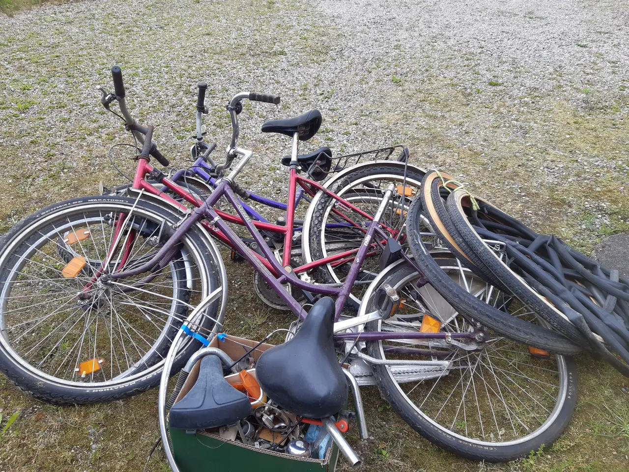 Billede 1 - 3 gamle cykelstel og diverse reservedele