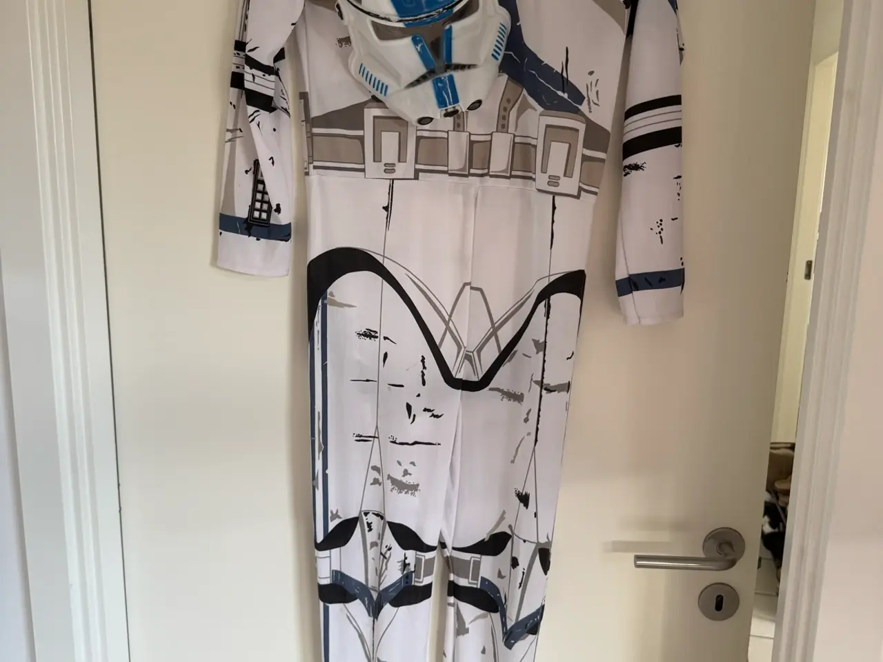 Billede 1 - Virkelig flot Star Wars kostume, str. 140.