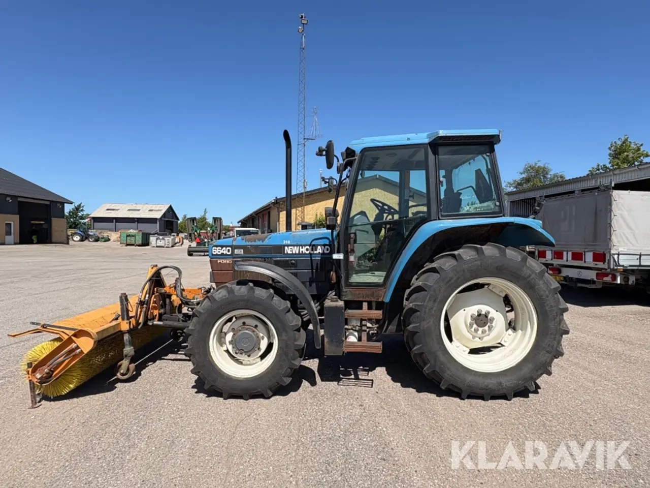 Billede 6 - Traktor Ford 6640 med kost og plov