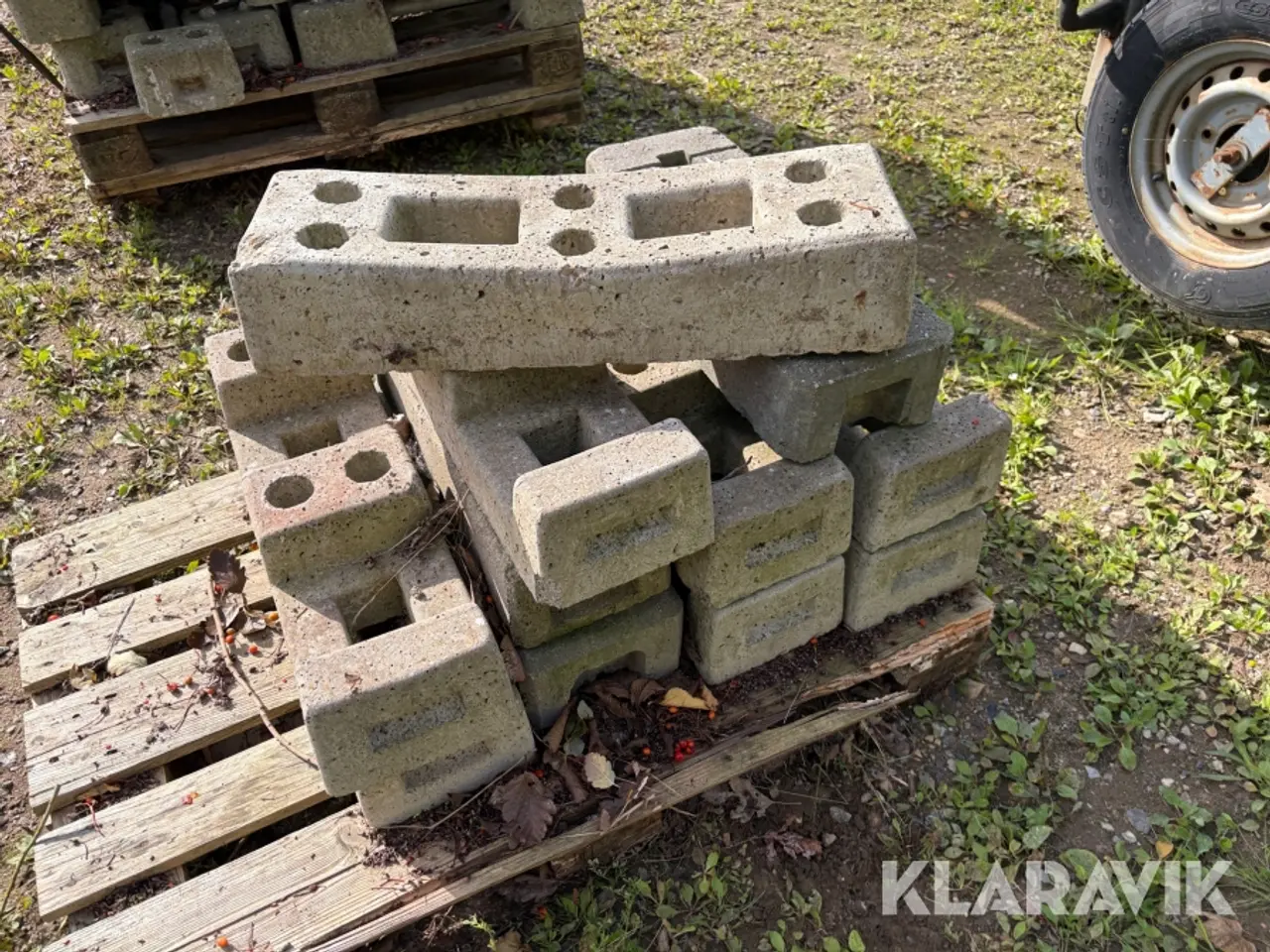 Billede 9 - Beton klodser til hegn 30 styk