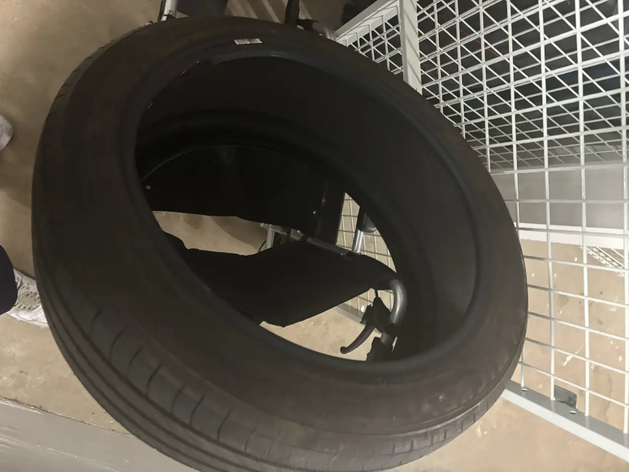 Billede 3 - Michelin sommerdæk 235/ 45 R19