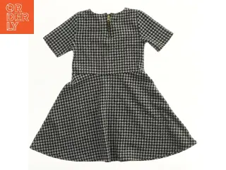 Kortærmet kjole med mønster fra H&M (str. 128)