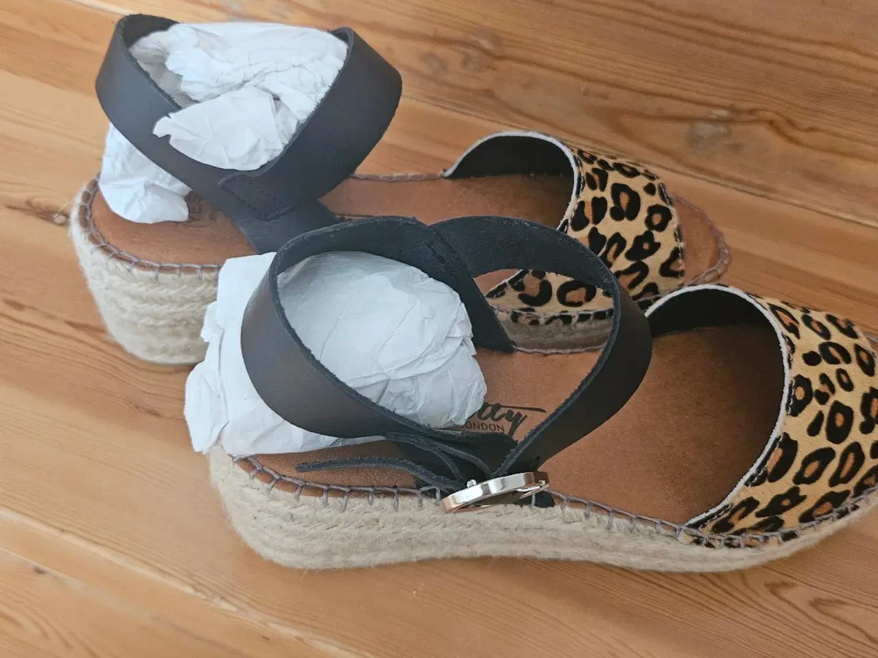 Billede 3 - UBRUGTE SANDALER