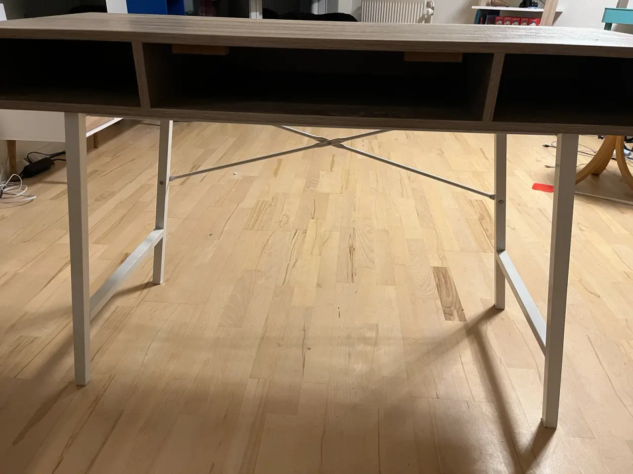 Billede 4 - Pænt skrivebord