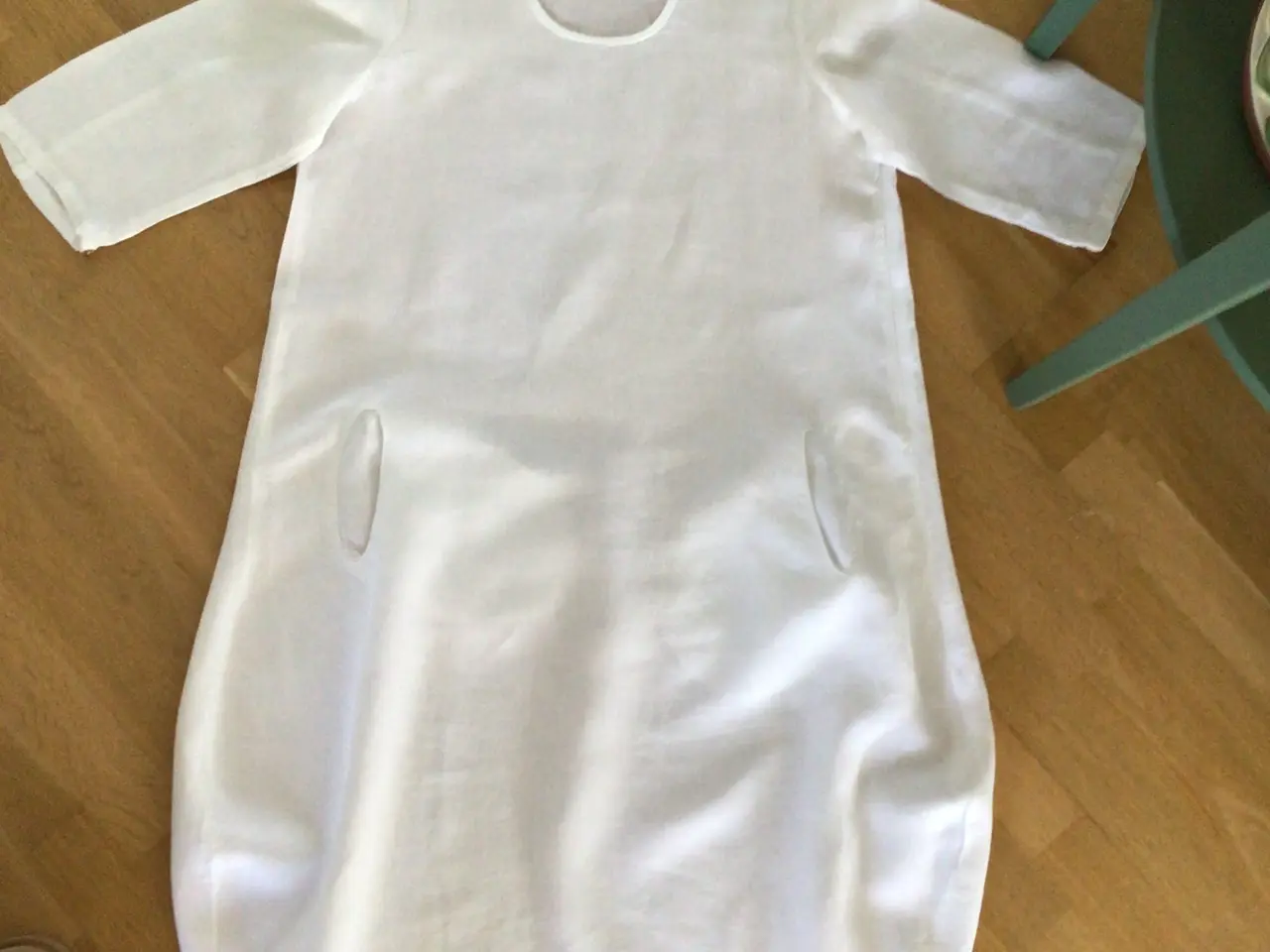 Billede 1 - Tulipan kjole i hvid Hør 350,- kr inkl. porto 40,-