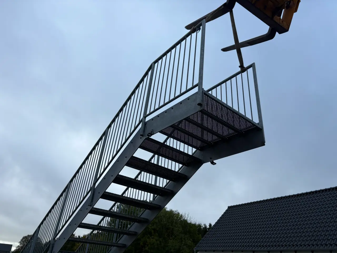 Billede 8 - Galvaniseret trappe med repos