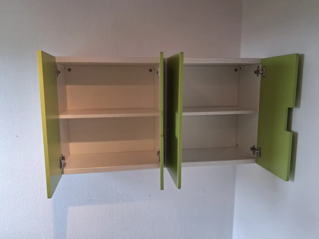 Billede 2 - IKEA SMÅSTAD vægskabe 2 x 60 cm med grønne låger