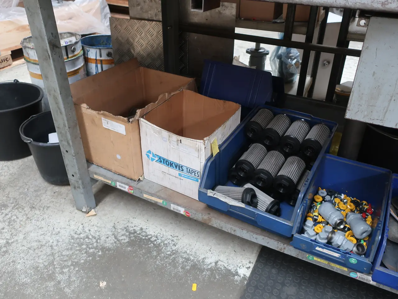 Billede 15 - Arbejdsbord med indhold