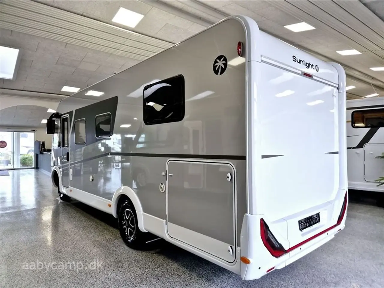 Billede 3 - 2024 - SunLight I 69 L Adv. Edition Aut. gear   Automatgear. markise. batteri. Queensbed. p-sensor for og bag. Bemærk Kun 8000 Km!!!