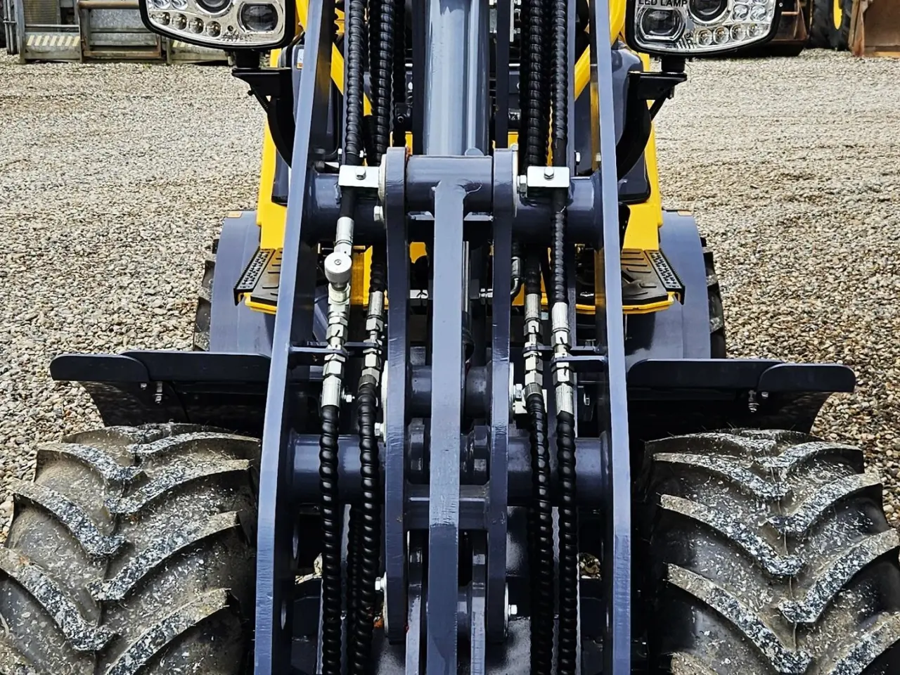 Billede 2 - Eurotrac W11 / fabriksny / skovl & gafler / Kubota motor