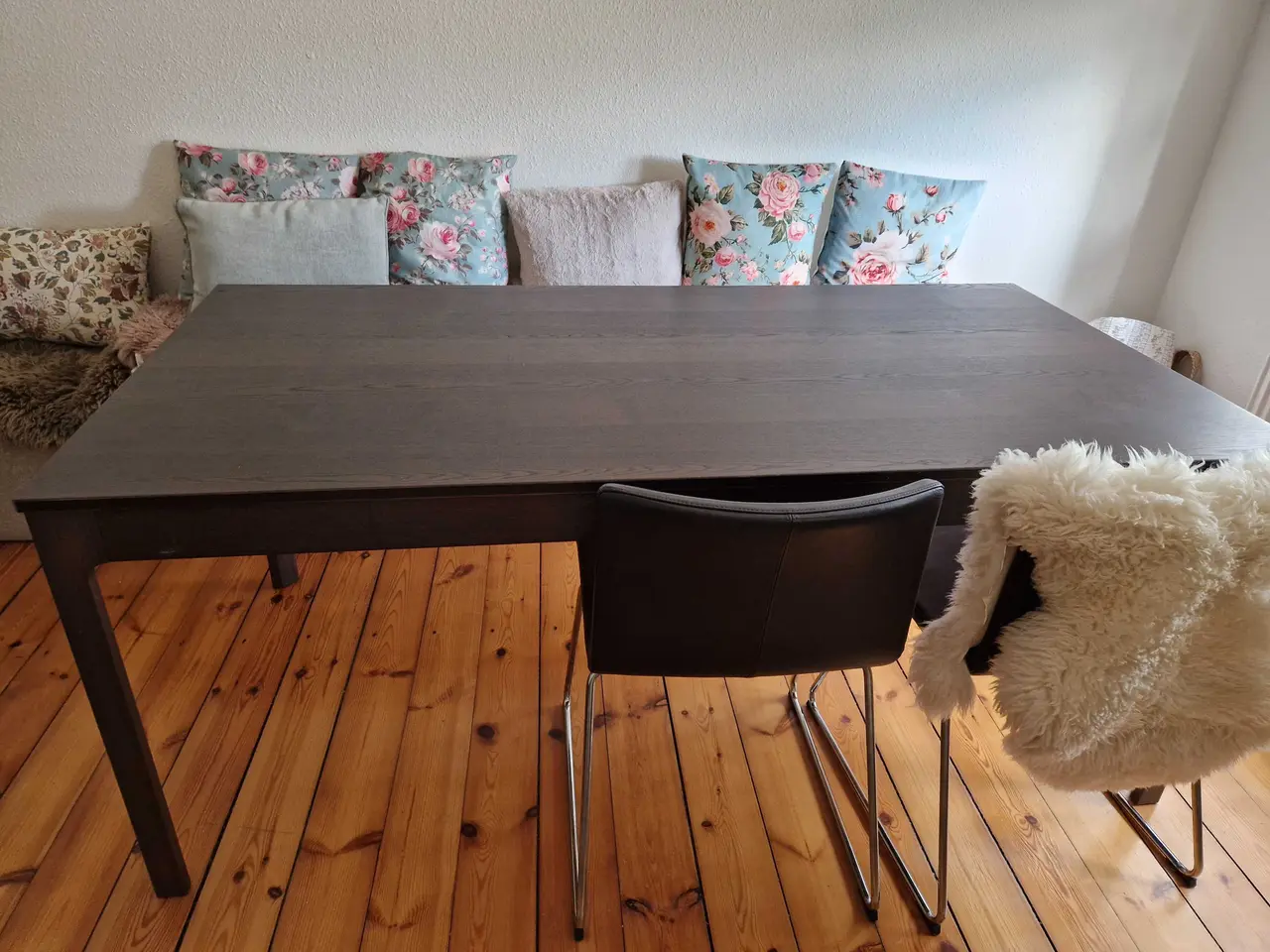 Billede 7 - Sort/Brunbejdset flot spisebord