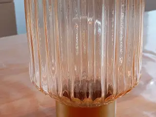 Bordlampe på batteri og med timer
