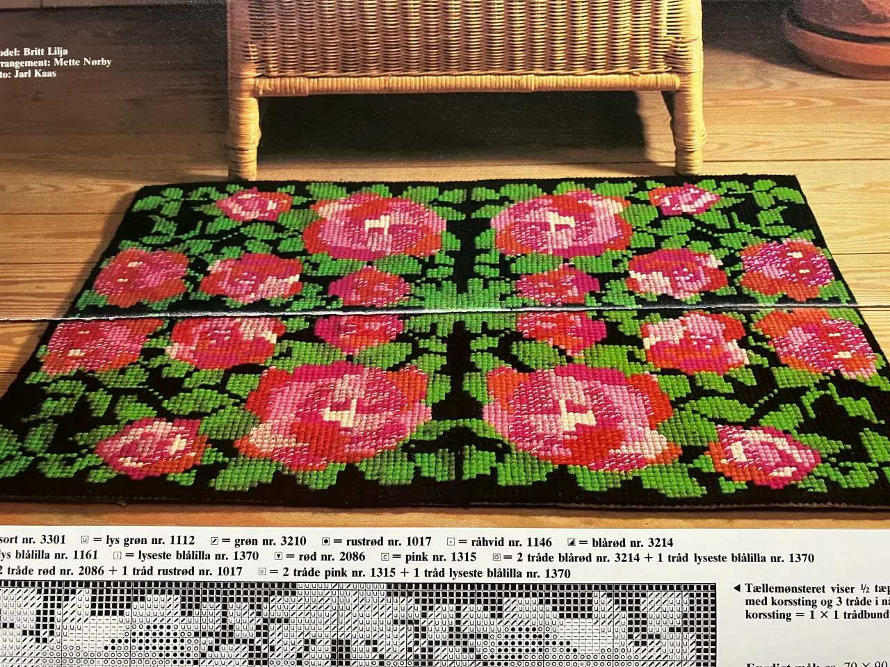 Billede 2 - Broderi, Smukt blomstertæppe i store korssting