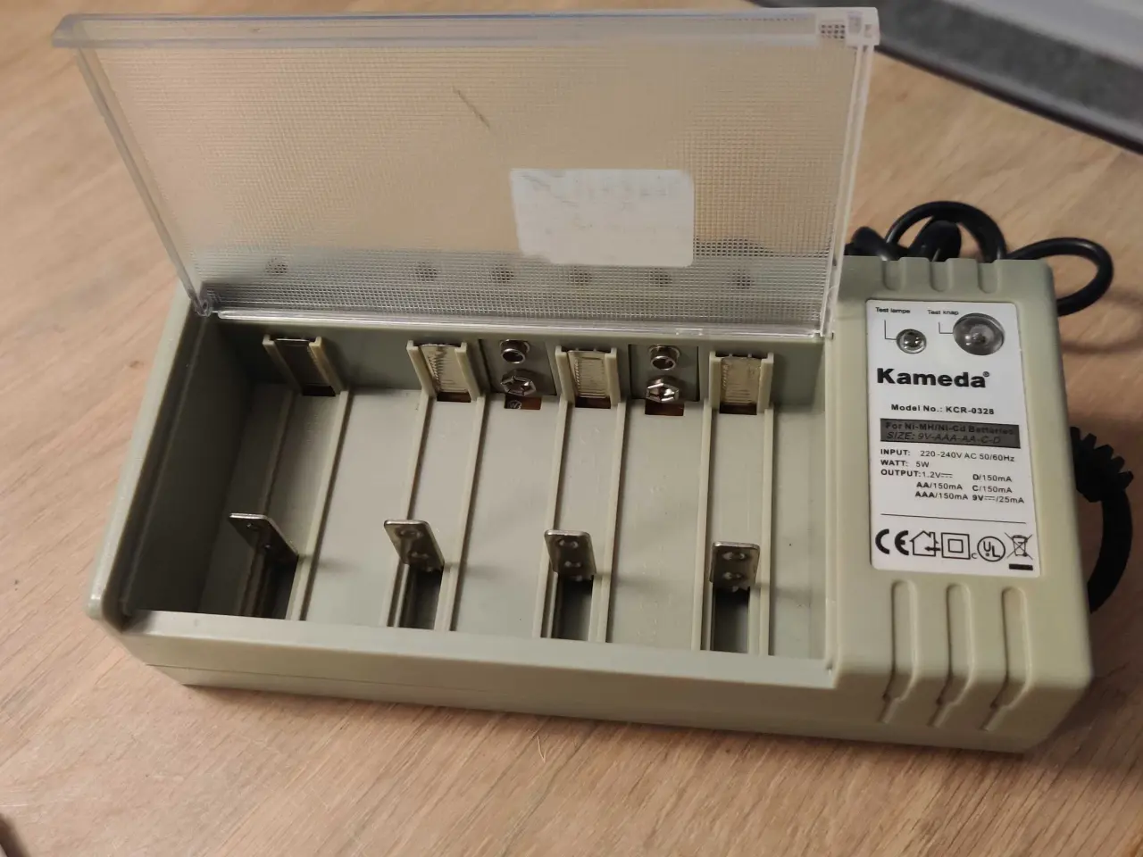 Billede 1 - Batterioplader til genopladelige batterier