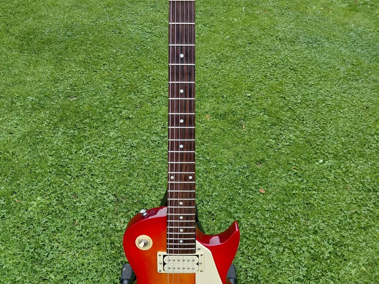 Billede 1 - Flot Encore Les Paul elguitar – Nyserviceret