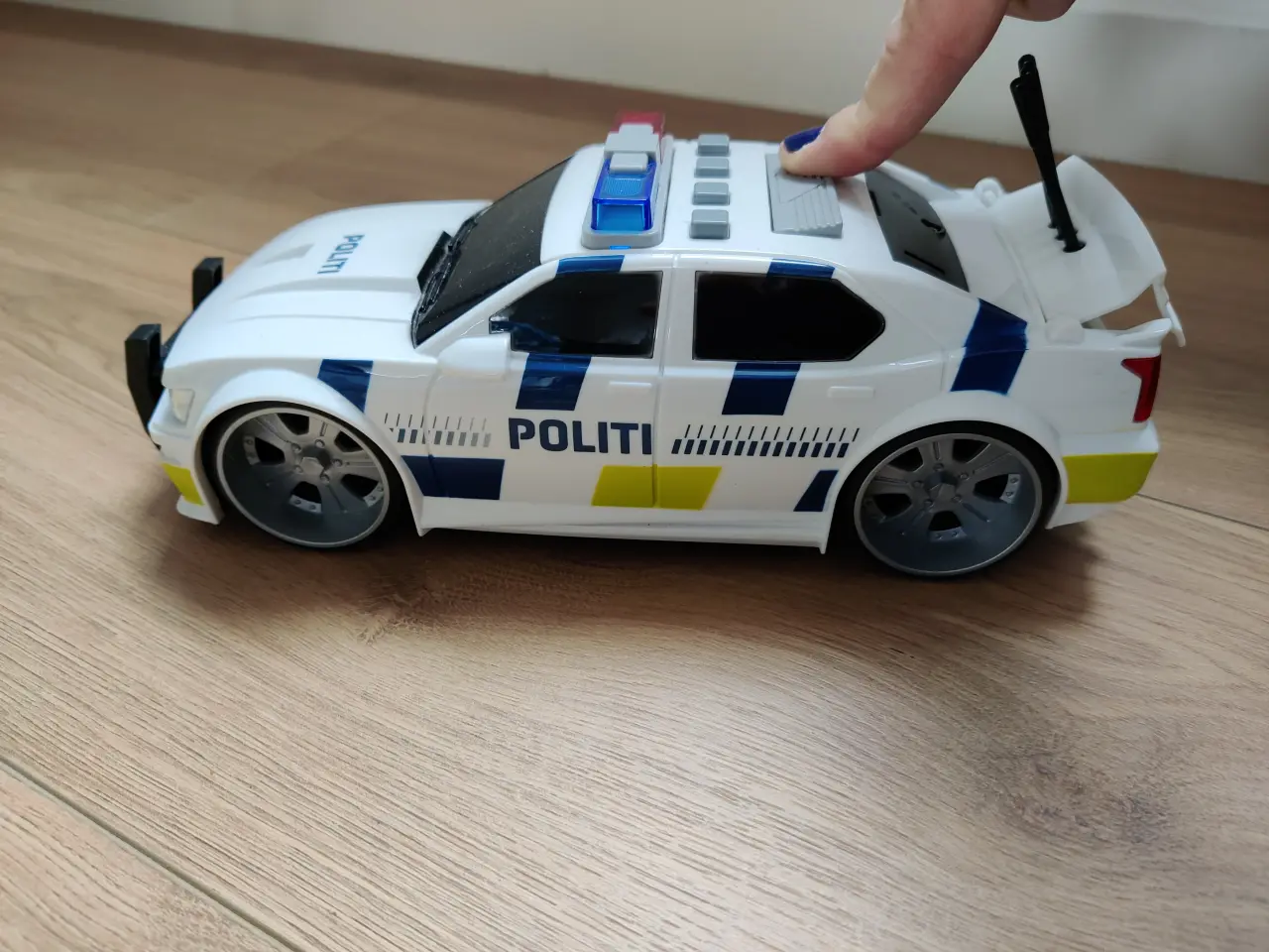 Billede 2 - Flot politibil med lys og lyd