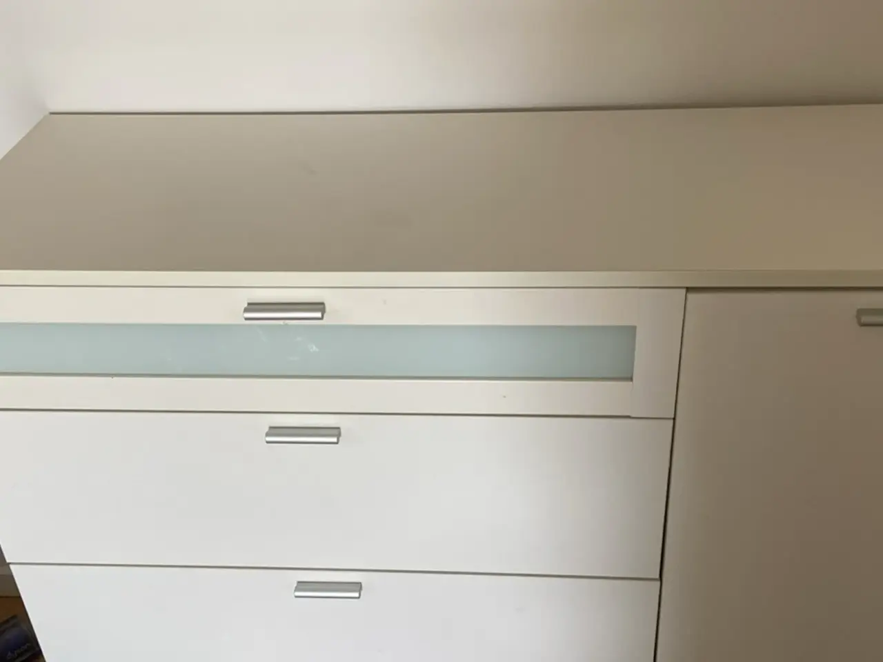 Billede 1 - Hvid kommode sælges