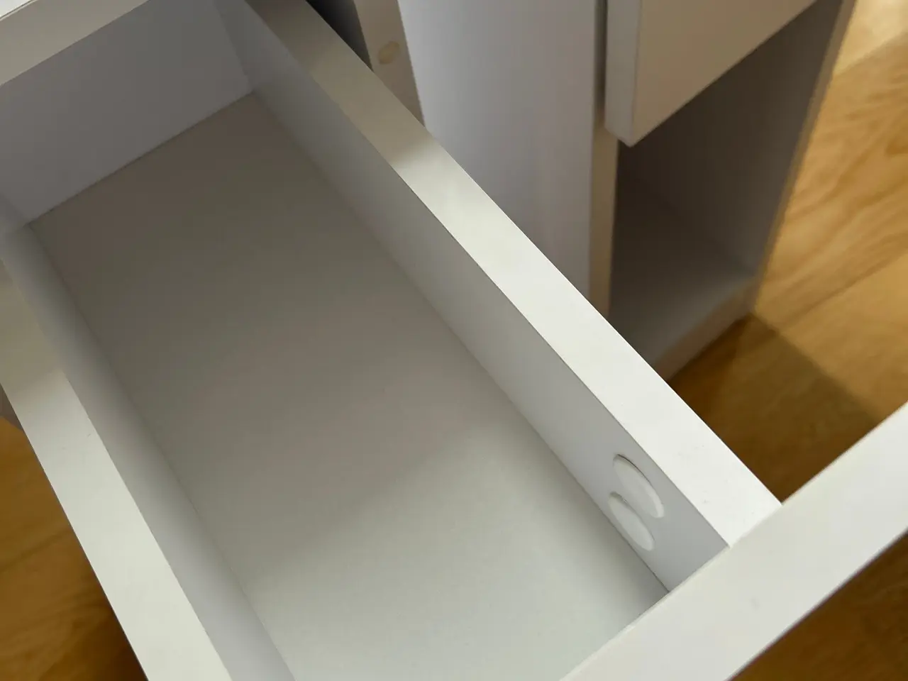 Billede 2 - 🛏️ 2x VICCO Enton små natborde – hvide