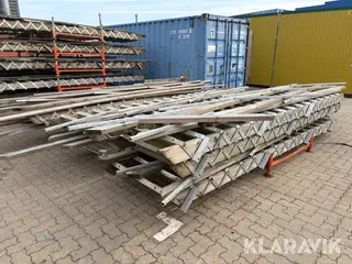 Trappe 4,5 meter med gelænder 8 styk