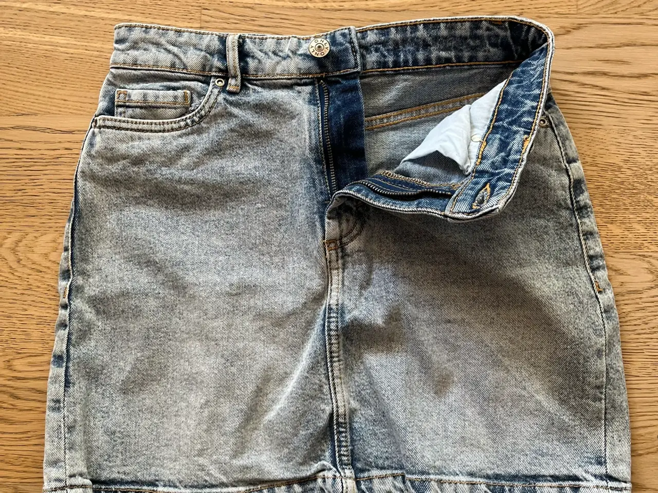 Billede 2 - ONLY denimnederdel lyseblå str 34