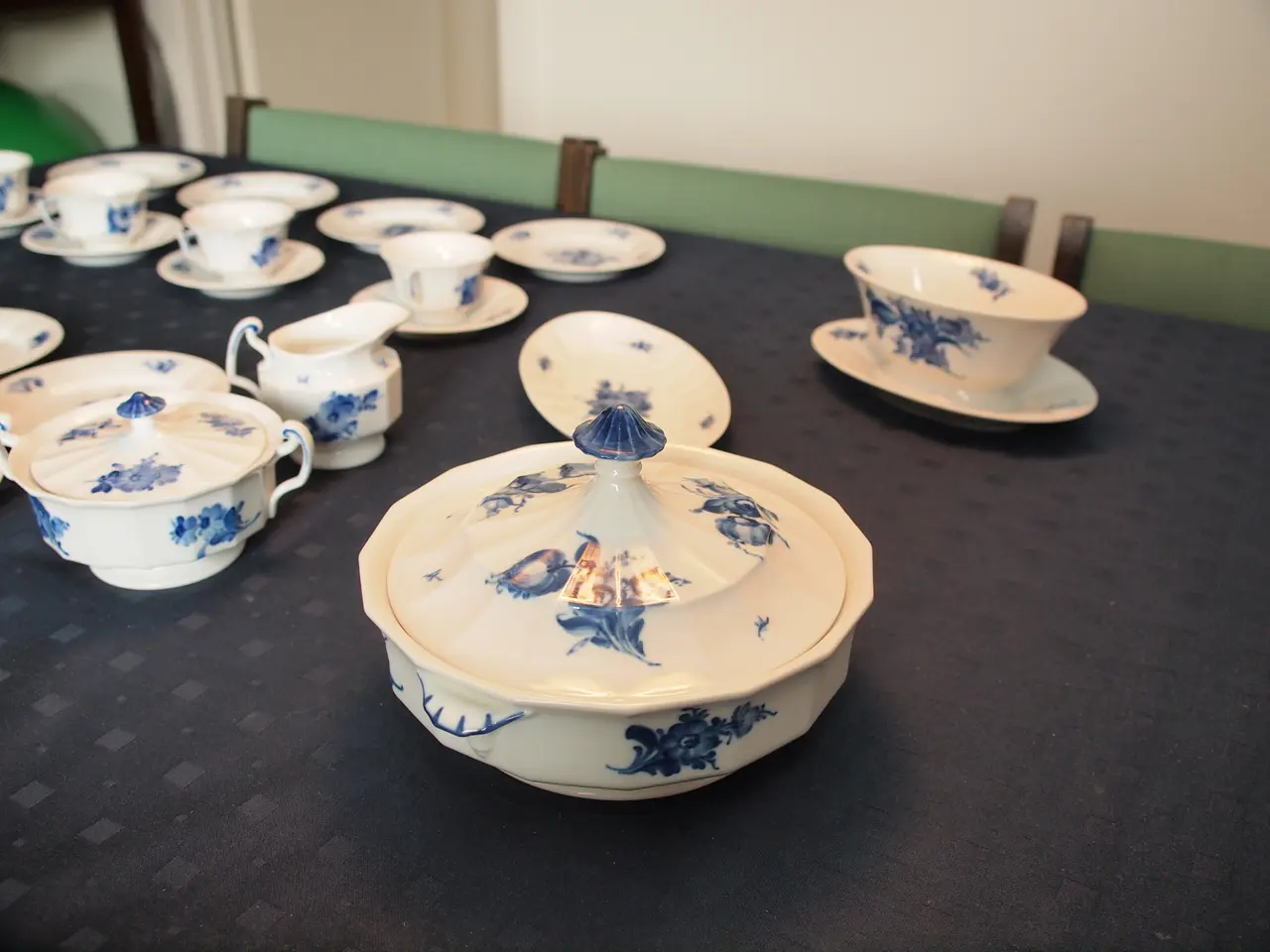 Billede 3 - Porcelæn kaffekopper samt skåle sovsekande