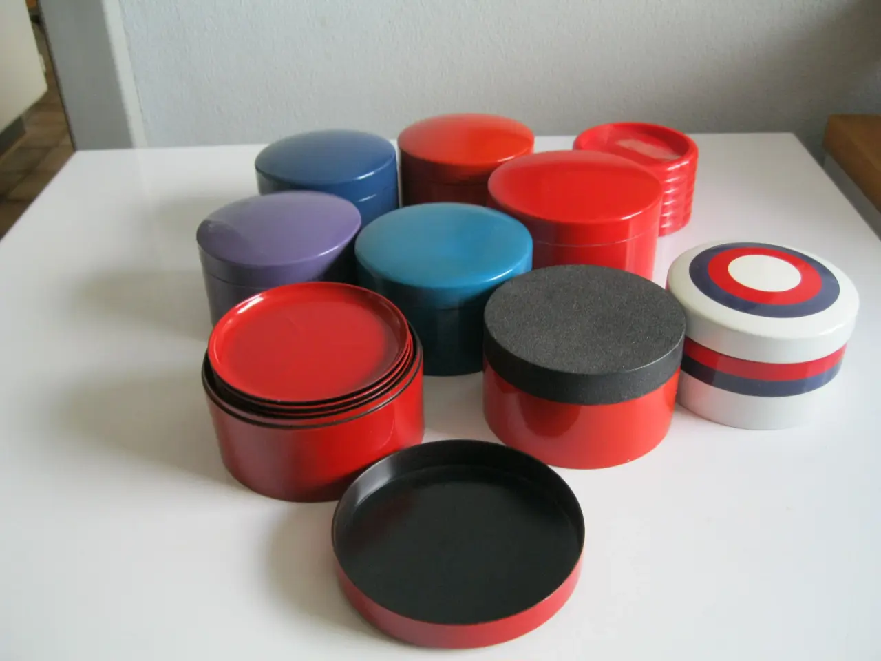 Billede 1 - Vinglas bakker (brikker) i æske. Ren retro