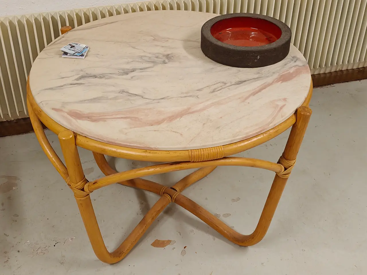 Billede 3 - Rattan borde og stole med marmor lignende rdplade