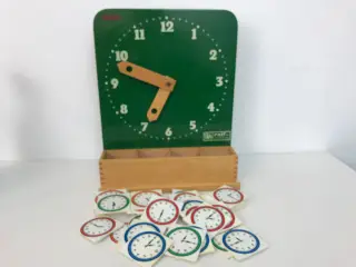 Retro læringsredskab til klokken