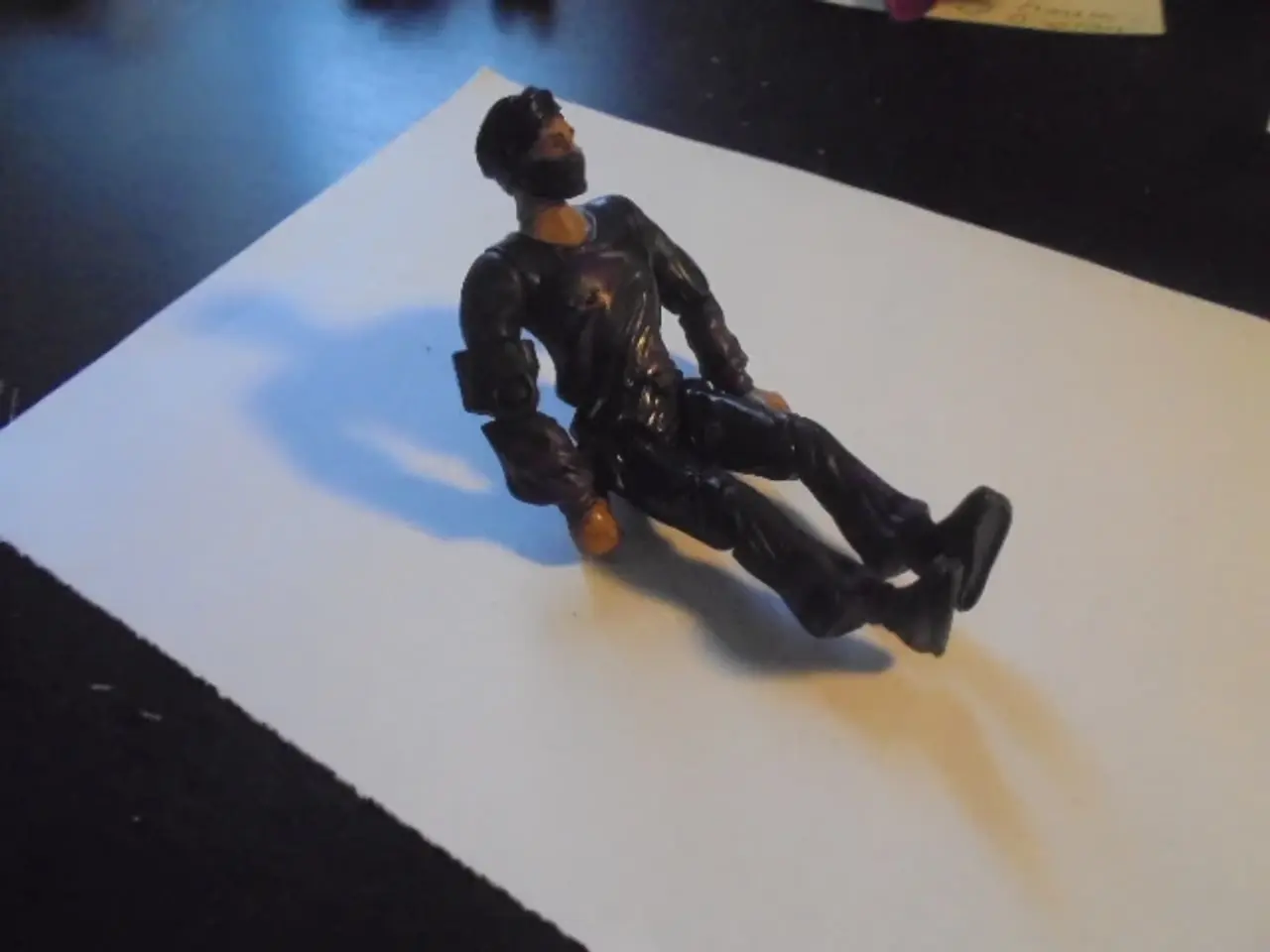 Billede 2 - 2 Space Precinct figurer  God stand  