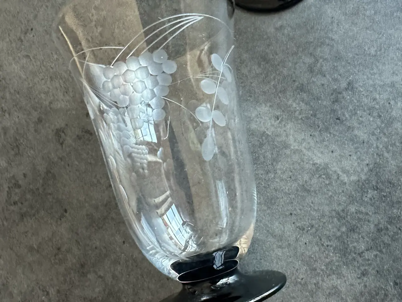 Billede 10 - Flotte sortfodsglas fra Holmegaard