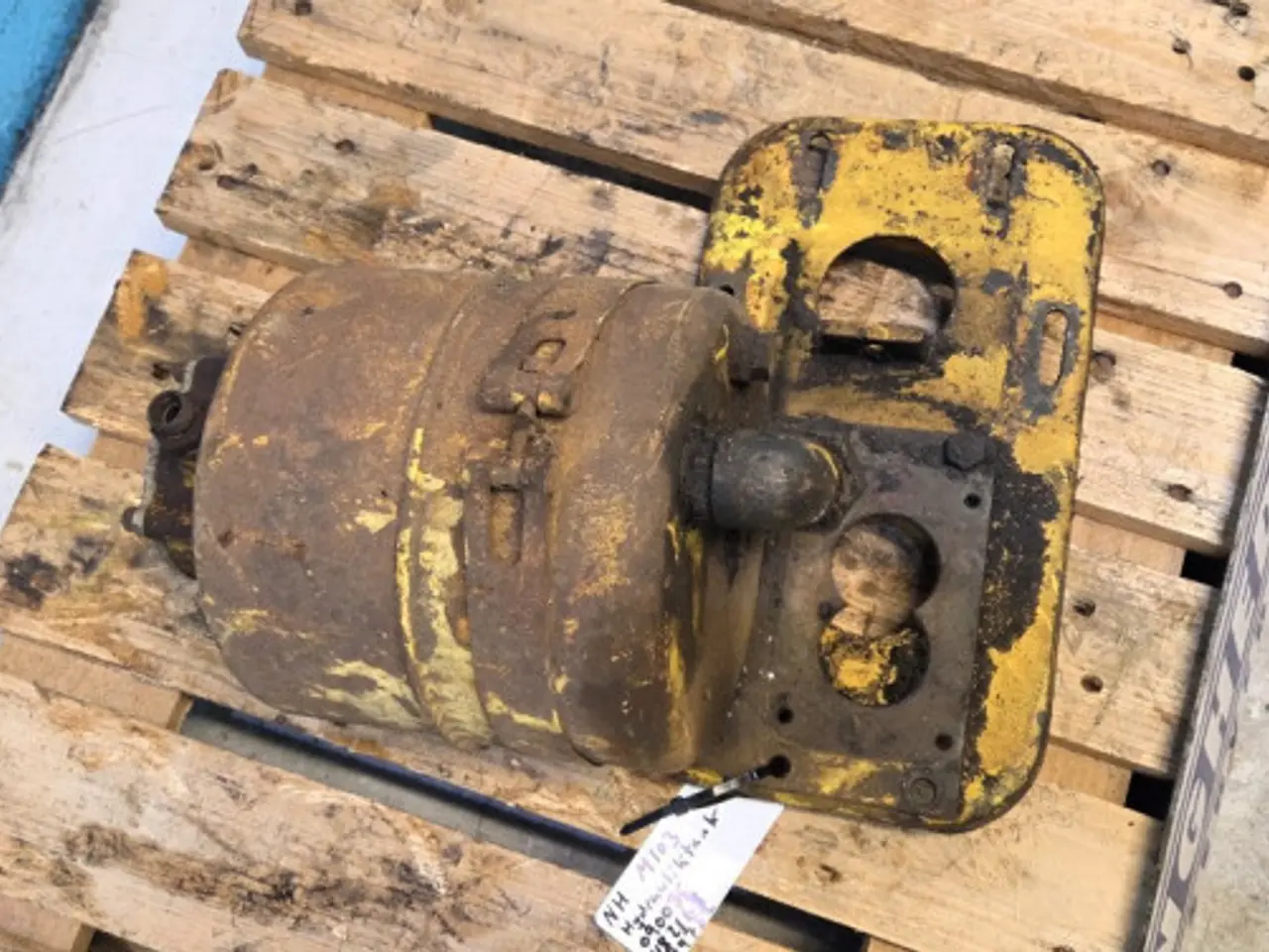 Billede 4 - New Holland M103 Hydrauliktank 090035