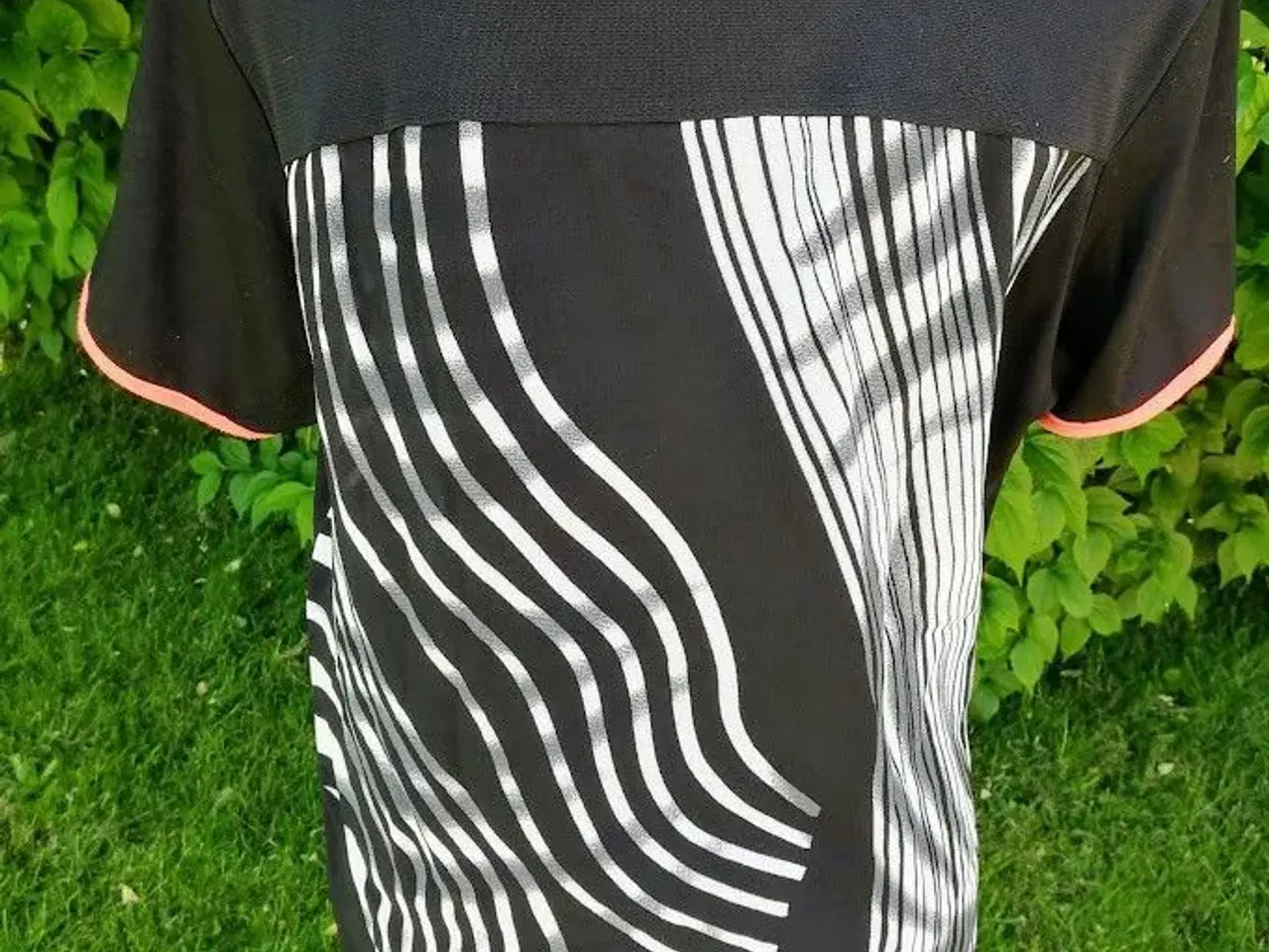 Billede 3 - T-shirt str. L - fra Jorli