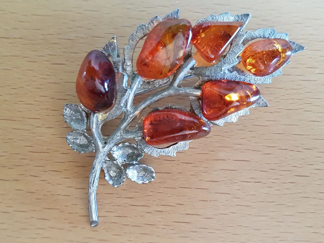 Billede 1 - Broche monteret med rav