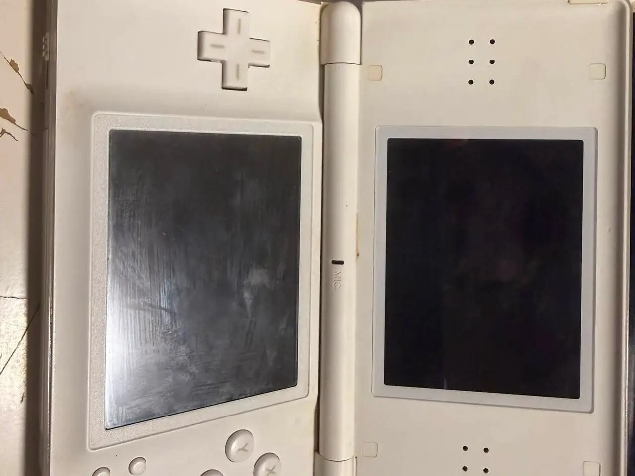 Billede 1 - Nintendo DS Lite konsol i hvid og en i sort.