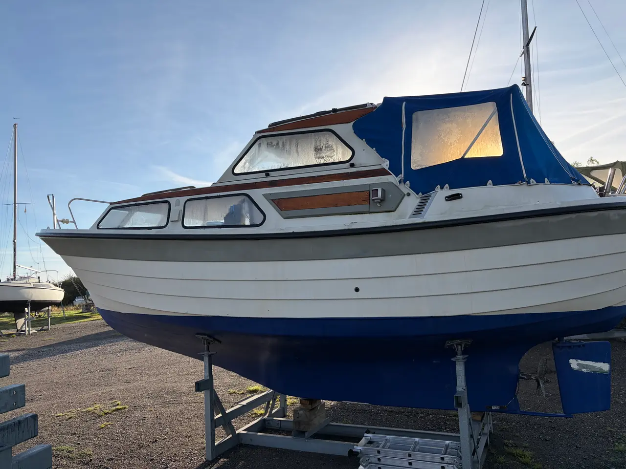 Billede 3 - Saga 24 motorbåd sælges som et renoverings projekt