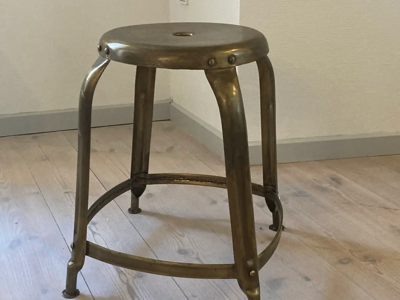Billede 1 - Skammel/ taburet med messing finish