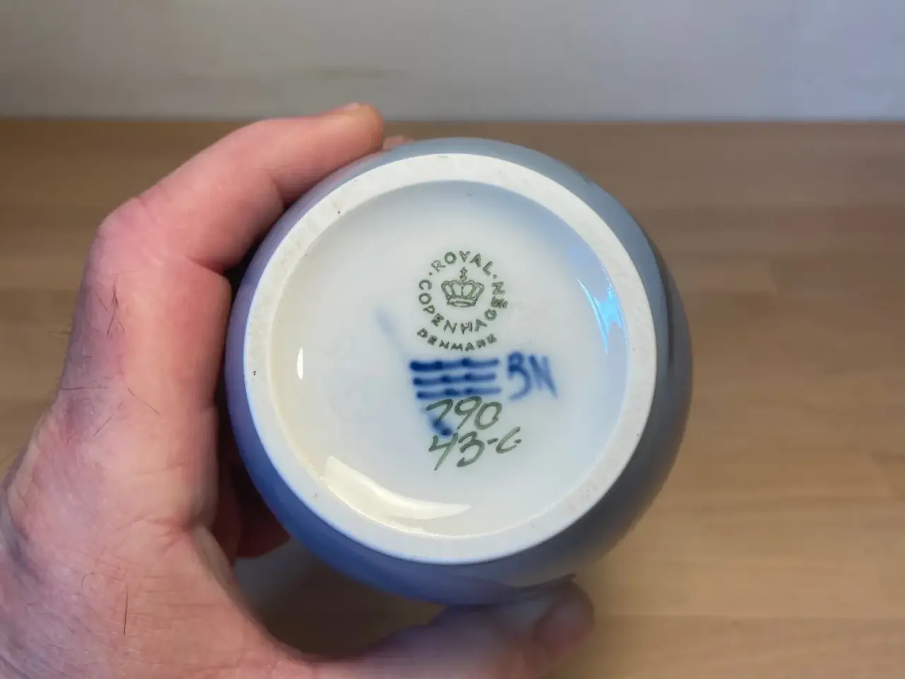 Billede 3 - Royal Copenhagen vase lyseblå 20 cm høj