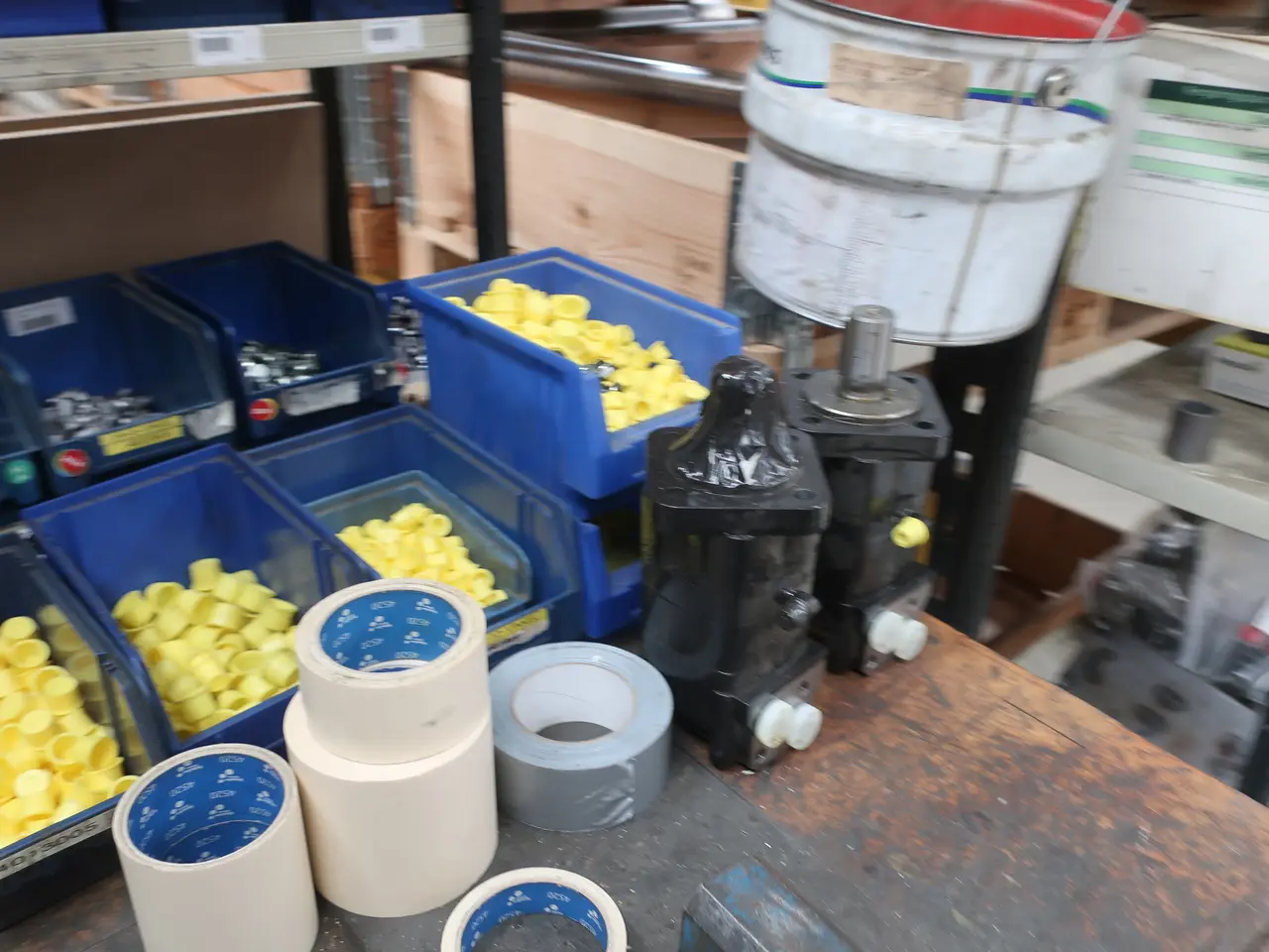 Billede 12 - Arbejdsbord med indhold
