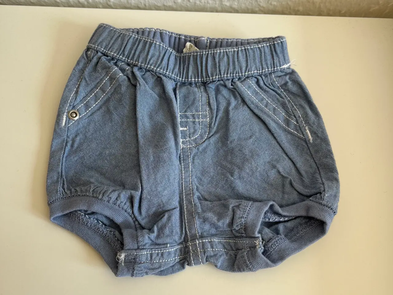 Billede 3 - T-shirts og shorts