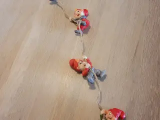 Julius 4 nisser på tov