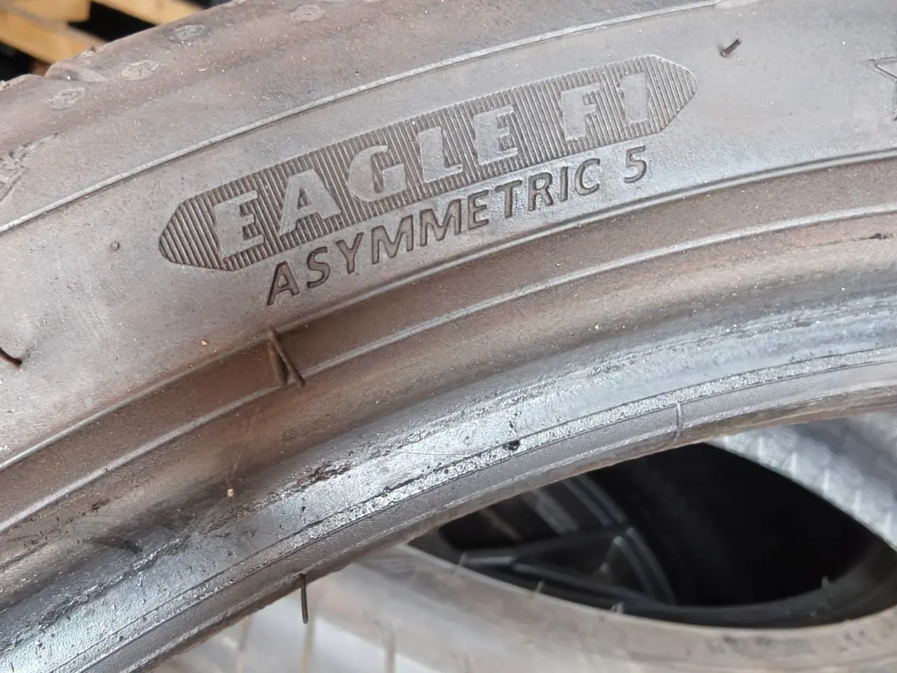 Billede 2 - Goodyear 2stk. Sommerdæk eagle f1 275/30r20 5mm ti