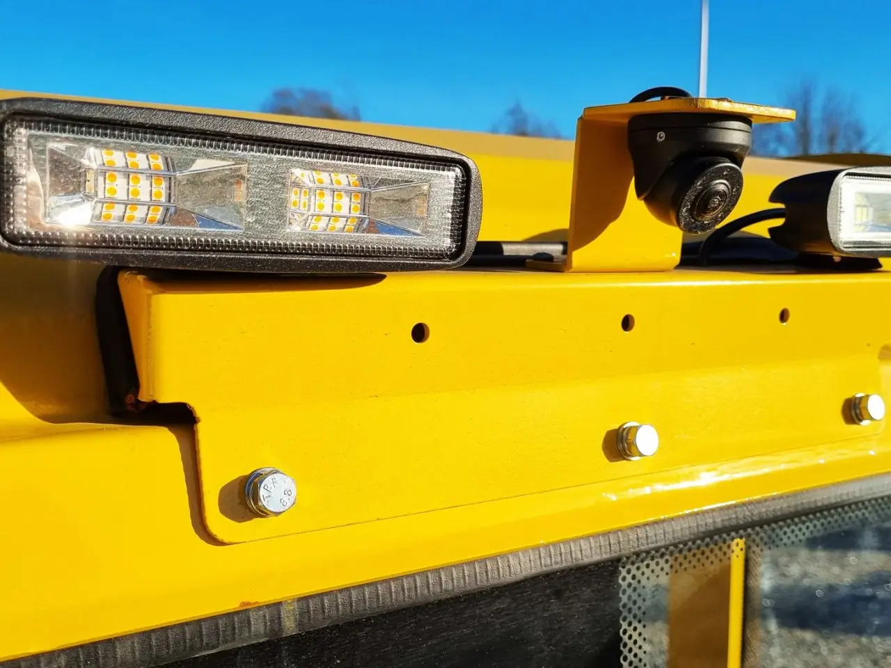 Billede 8 - Eurotrac W12S / lukket kabine / fabriksny / skovl & gafler / Kubota motor